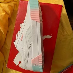 Pima sneakers size 10